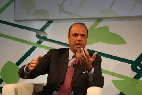Alfano: "Dopo la telefonata tra Monti e Berlusconi la vicenda è chiusa"